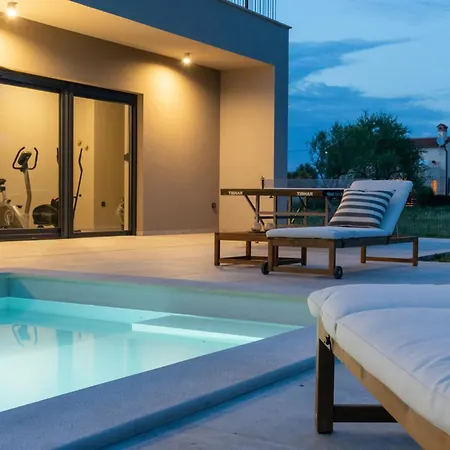 Zidine, Luxury With Seaview And Salt Pool Water * Puntera