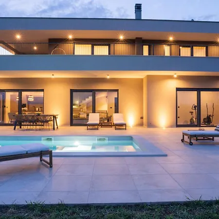 Zidine, Luxury With Seaview And Salt Pool Water *