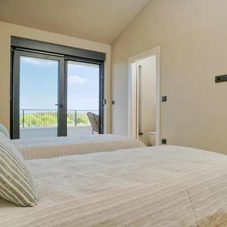 Villa Zidine, Luxury With Seaview And Salt Pool Water Puntera