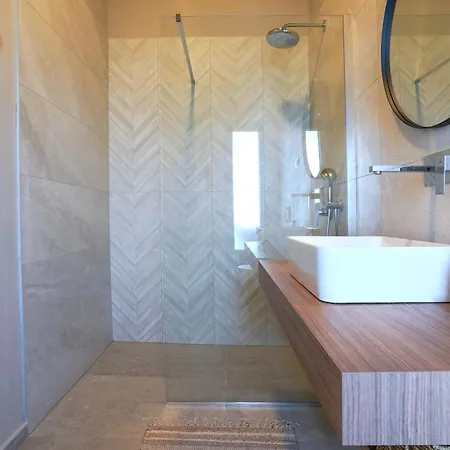 Zidine, Luxury With Seaview And Salt Pool Water