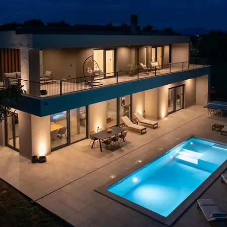 Villa Zidine, Luxury With Seaview And Salt Pool Water Puntera