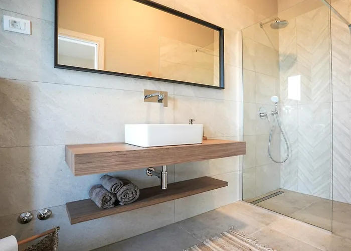 Villa Zidine, Luxury With Seaview And Salt Pool Water Puntera