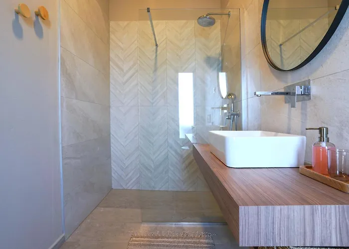 Zidine, Luxury With Seaview And Salt Pool Water