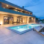 Zidine, Luxury With Seaview And Salt Pool Water Puntera