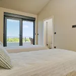 Villa Zidine, Luxury With Seaview And Salt Pool Water Puntera