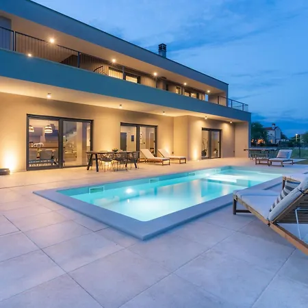 Zidine, Luxury With Seaview And Salt Pool Water Puntera